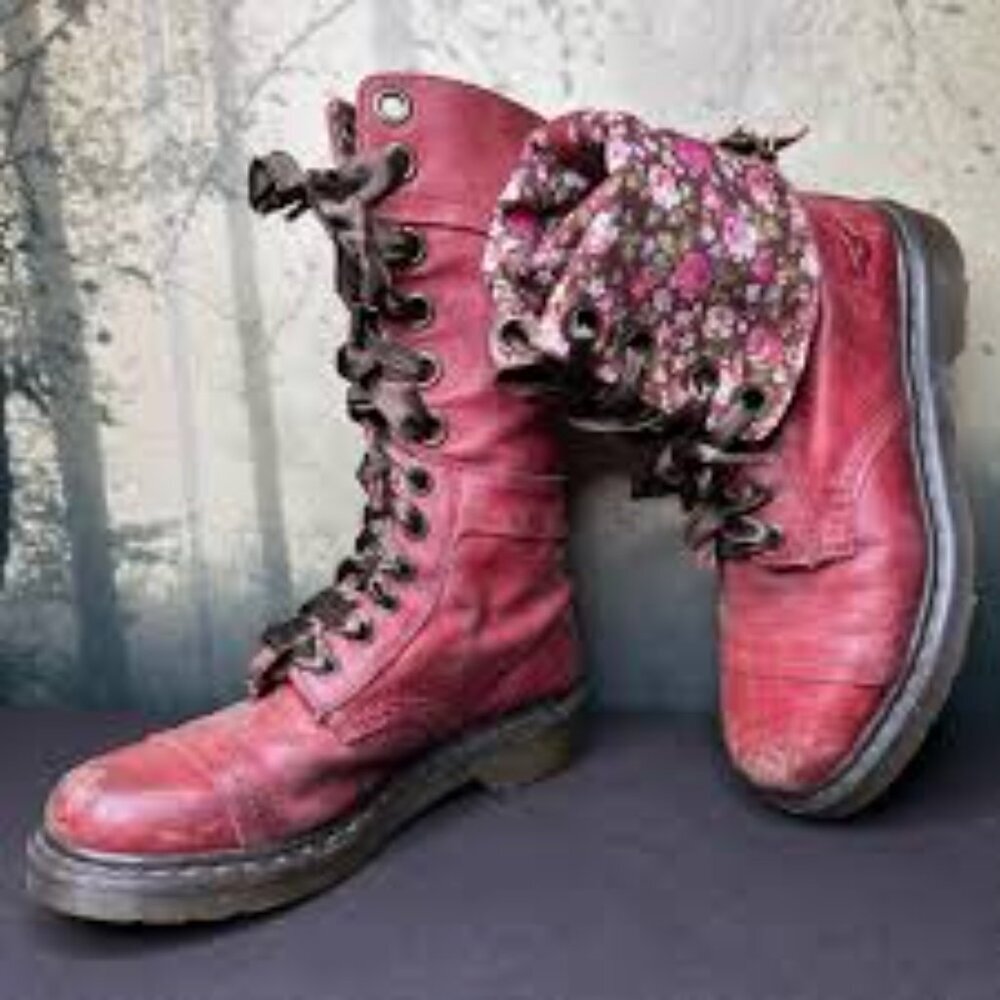 Dr. Martens Women's Triumph 1914 W Eye Cherry Red Floral Fold Over US 8.5 RARE - Picture 2 of 11